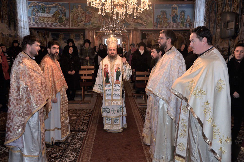 Binecuvântări și slujiri arhierești în parohiile ardelene 46356