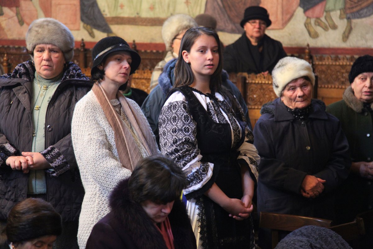 Binecuvântări și slujiri arhierești în parohiile ardelene 46358