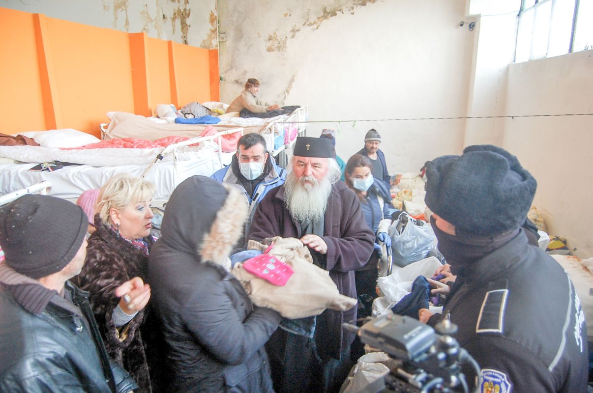 Biserica, alături de persoanele fără adăpost 46324