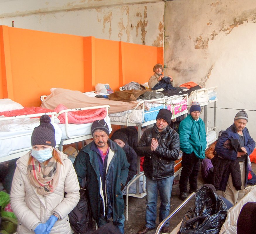 Biserica, alături de persoanele fără adăpost 46326