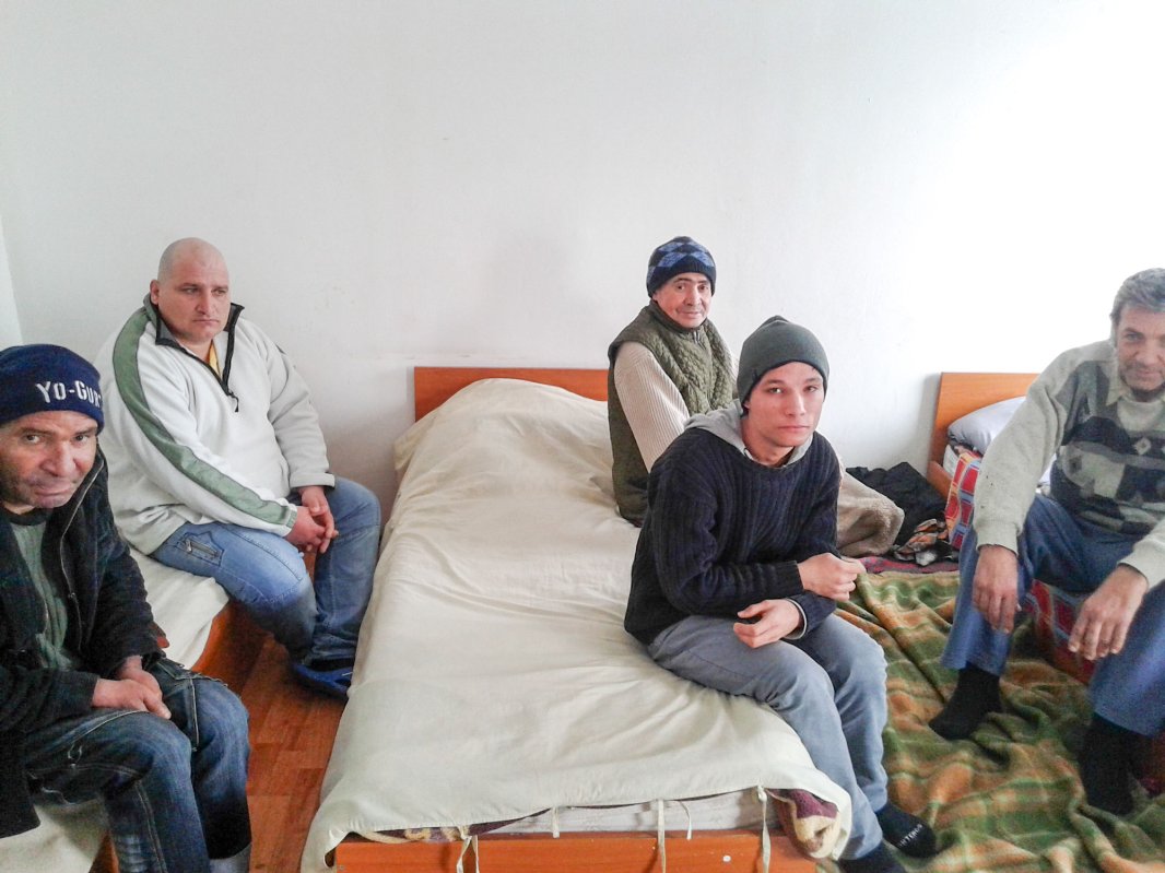 Biserica, alături de persoanele fără adăpost 46327