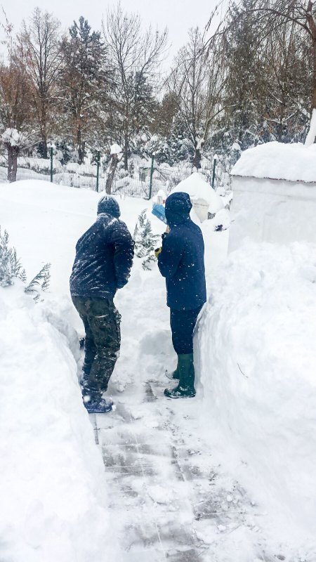 Persoanele afectate de ger, ninsori și viscol, ajutate de preoți 46309