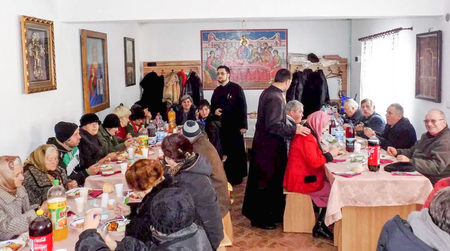 Persoanele afectate de ger, ninsori și viscol, ajutate de preoți 46315
