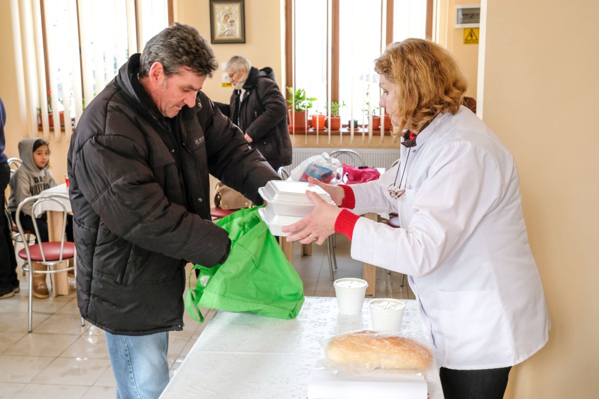 Hrană caldă pentru persoane defavorizate 46268