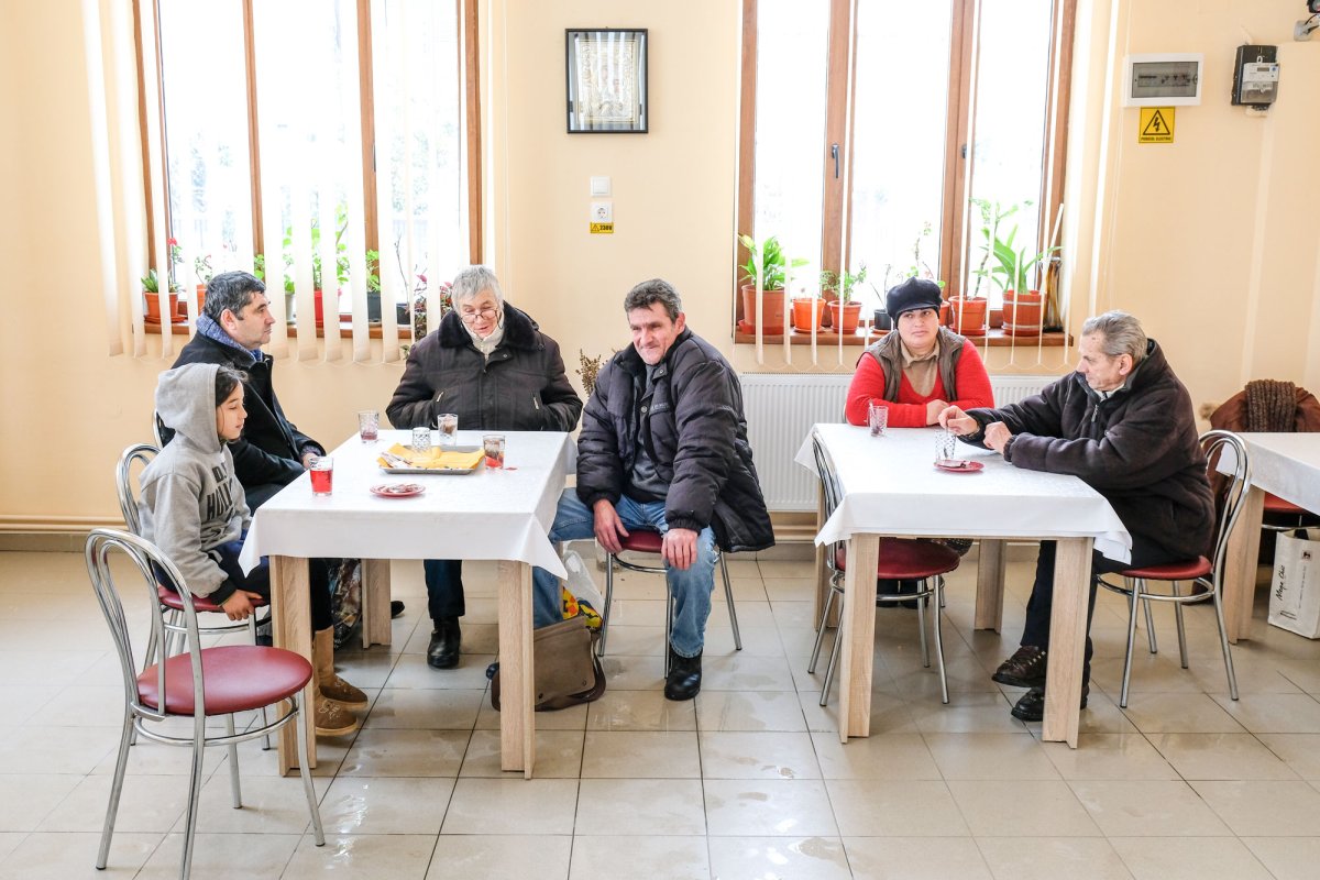 Hrană caldă pentru persoane defavorizate 46270