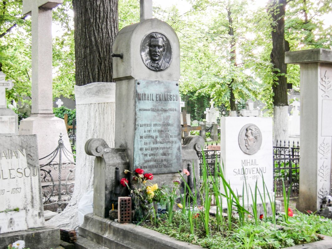 Slujbă de pomenire  pentru poetul național  Mihai Eminescu  la 167 de ani de la naștere 46171