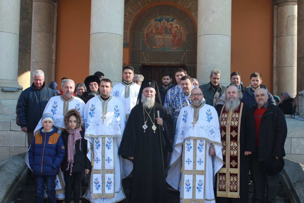 Duminica „recunoştinţei” în Mitropolia Olteniei 46055