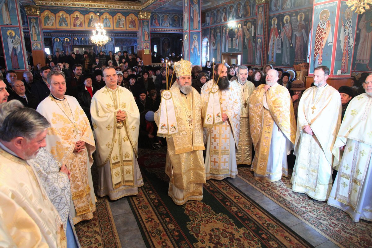 Slujiri arhierești și hramuri în locașe de cult transilvane 46042