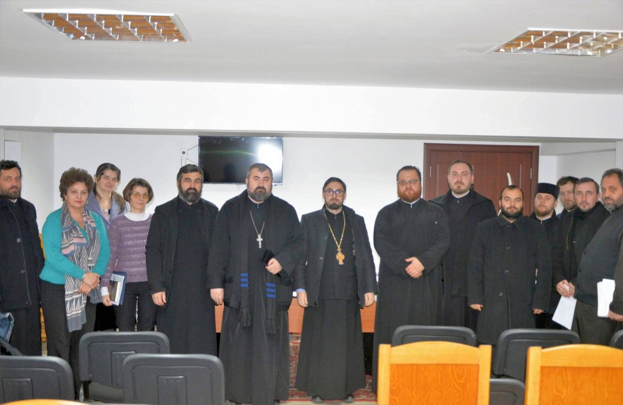 „Icoana şi Şcoala mărturisirii“ în Protoieria Oneşti 45933