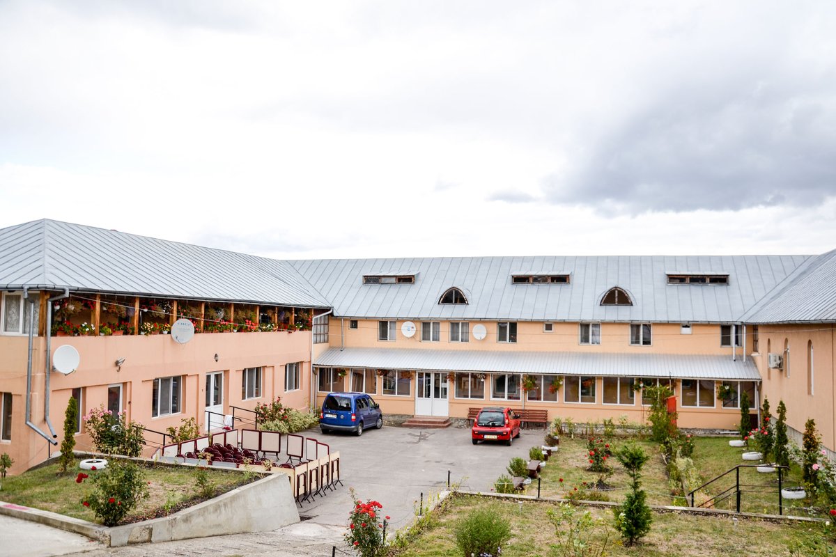 Un loc în care 24 de bătrâni au uitat ce înseamnă singurătatea 45956