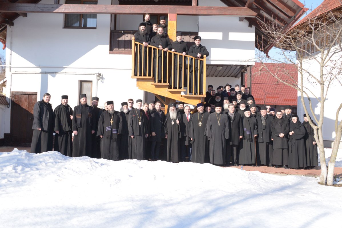 Sfinţii Atanasie şi Chiril, prăznuiţi la Mănăstirea Copou 45875