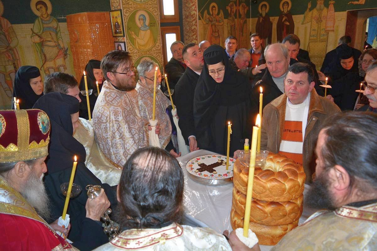 Parastas pentru Mitropolitul Anastasie Crimca, la Dragomirna 45793