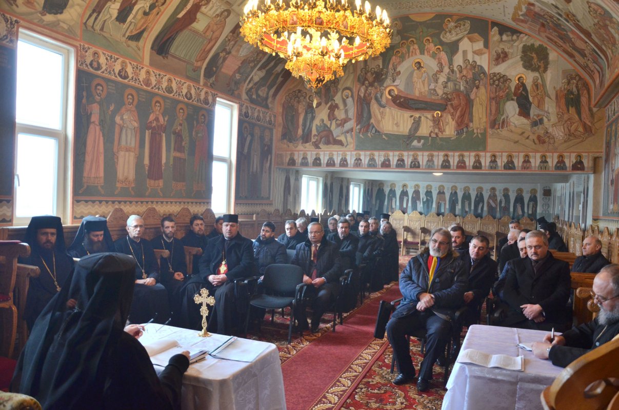 Adunări eparhiale în Arhiepiscopia Sibiului și în Episcopia Oradiei 45738