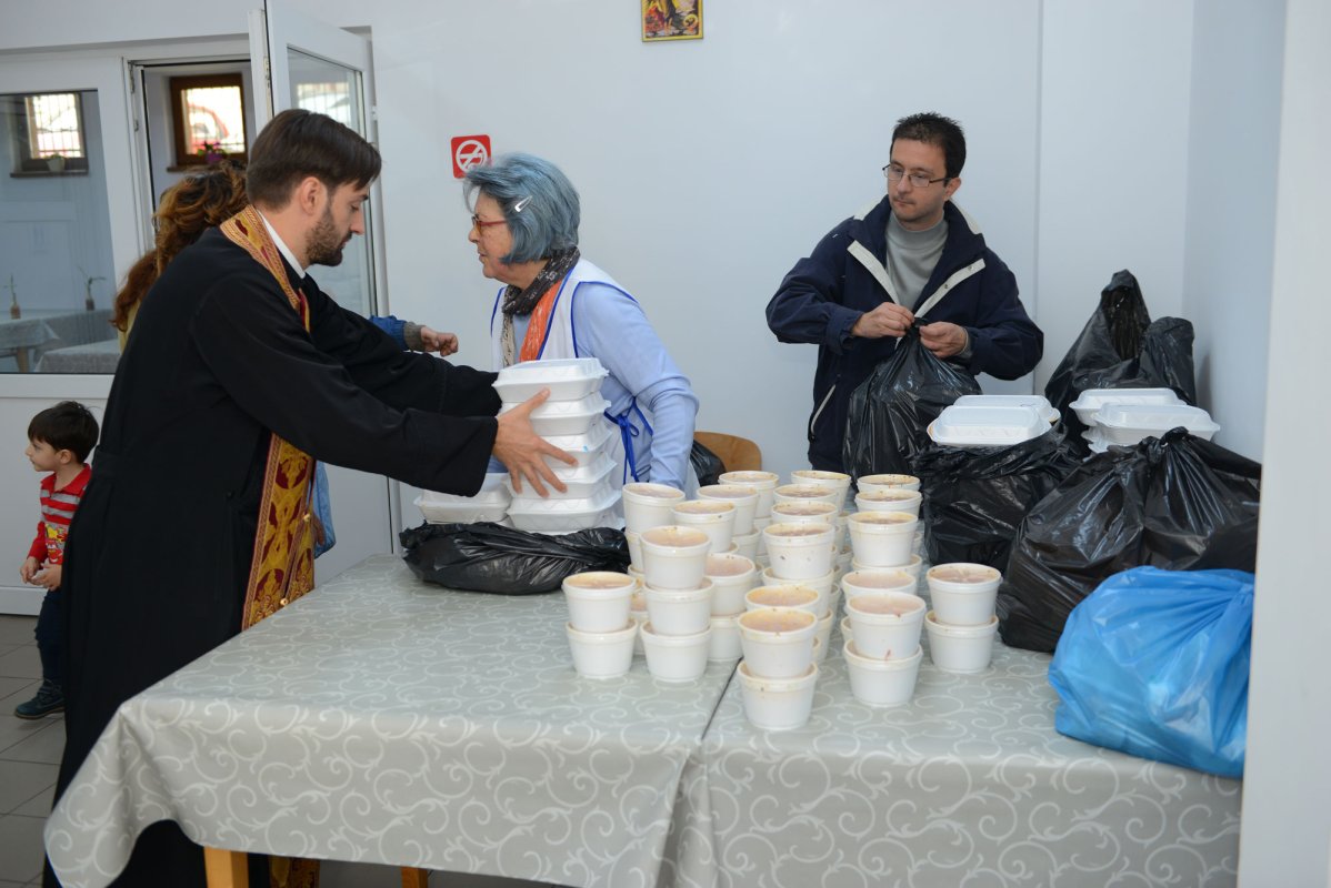 Aproape de nevoiaşii sectorului 2 45778