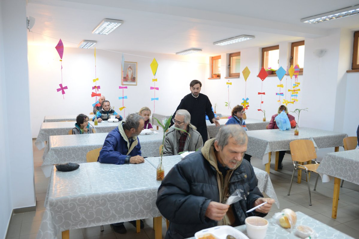 Aproape de nevoiaşii sectorului 2 45781