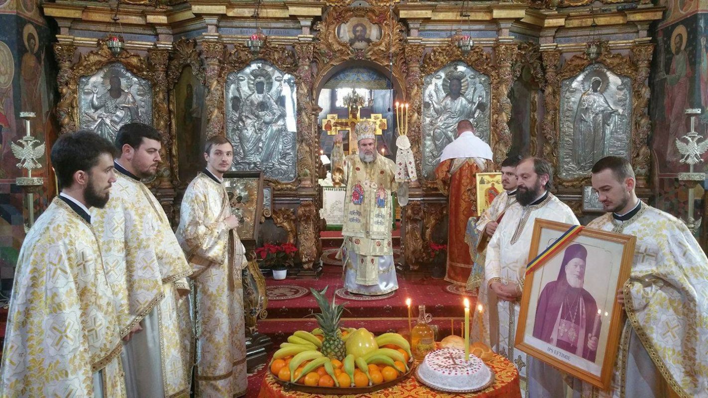 Pomenirea Arhiepiscopului Eftimie Luca în catedrala din Roman 45731