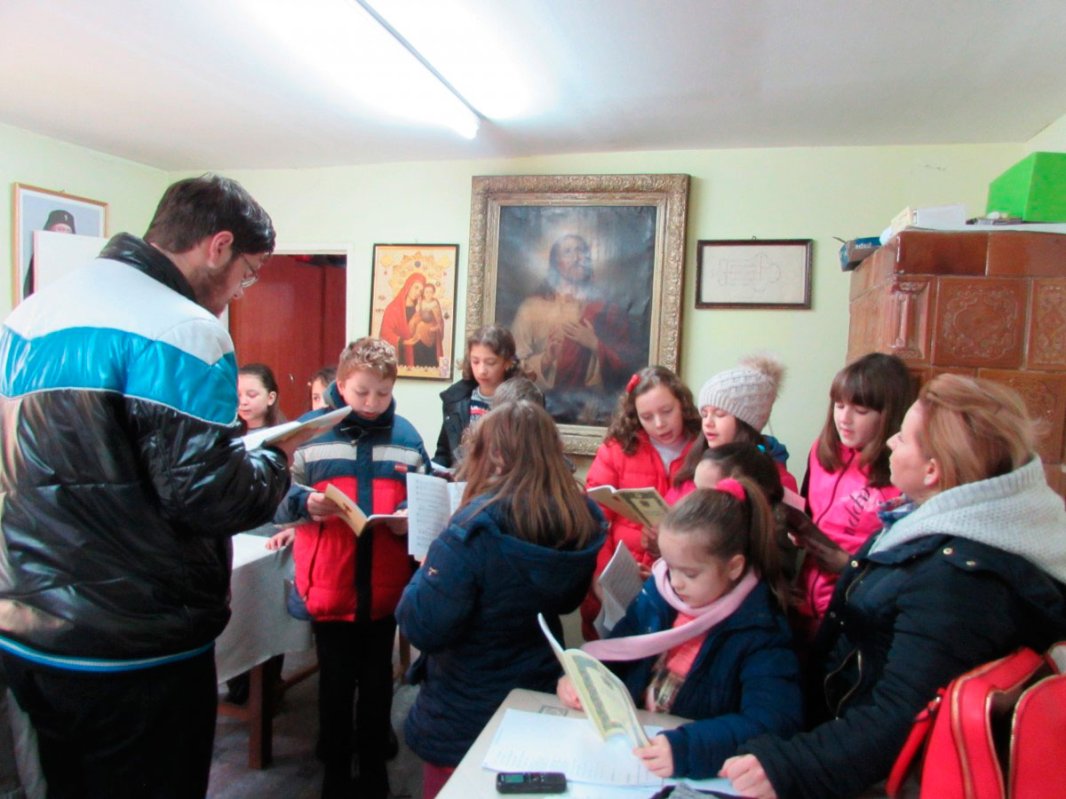 Cateheze în parohia clujeană „Adormirea Maicii Domnului” 45711