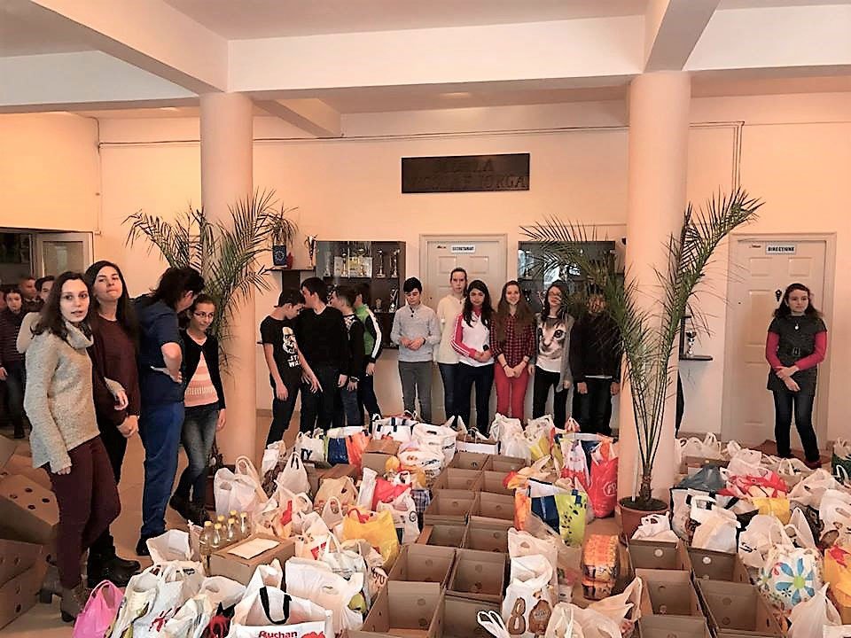 Daruri pentru 80 de bătrâni din cartierul sibian Hipodrom 45481