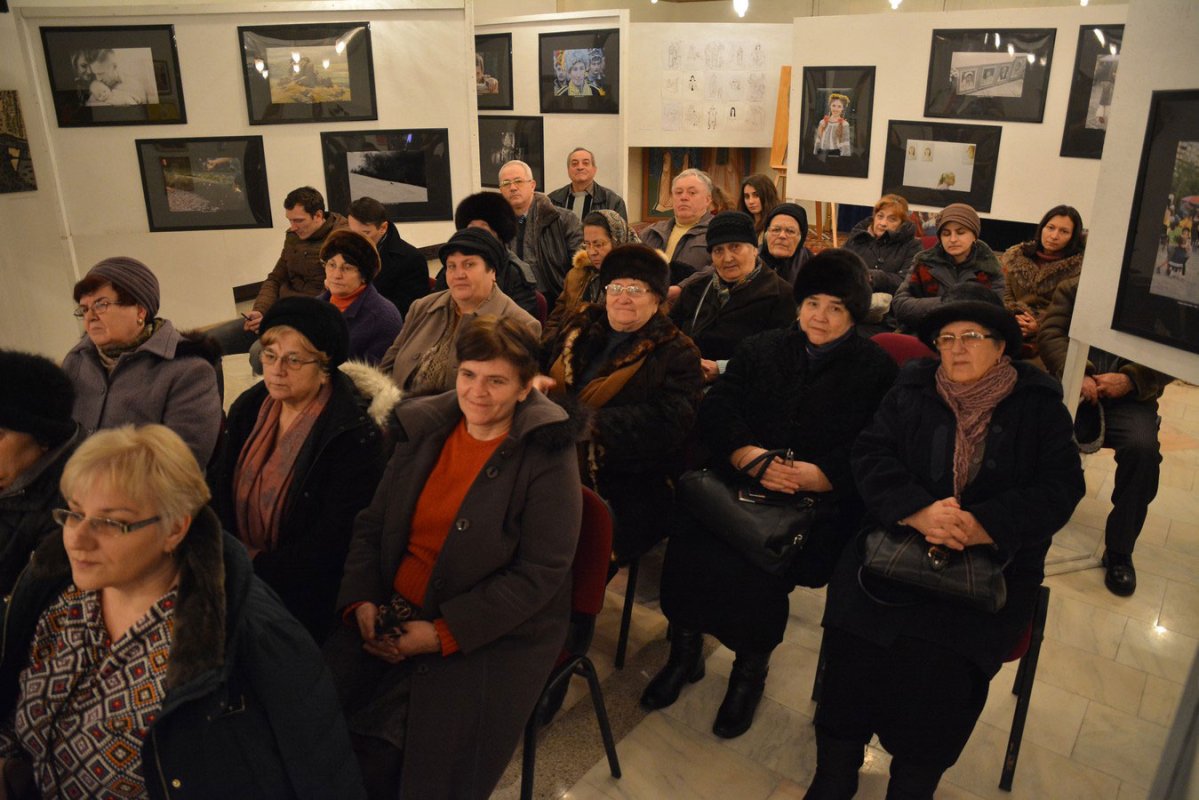 Expoziţia (în)Tineri(re), ediţia a III-a, vernisată la Iaşi 45352