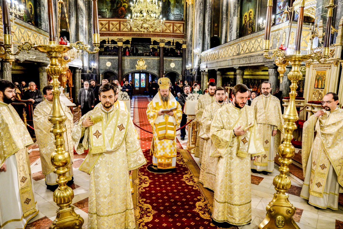 Sfinţii Trei Ierarhi, modele de mărturisire creștină 45371