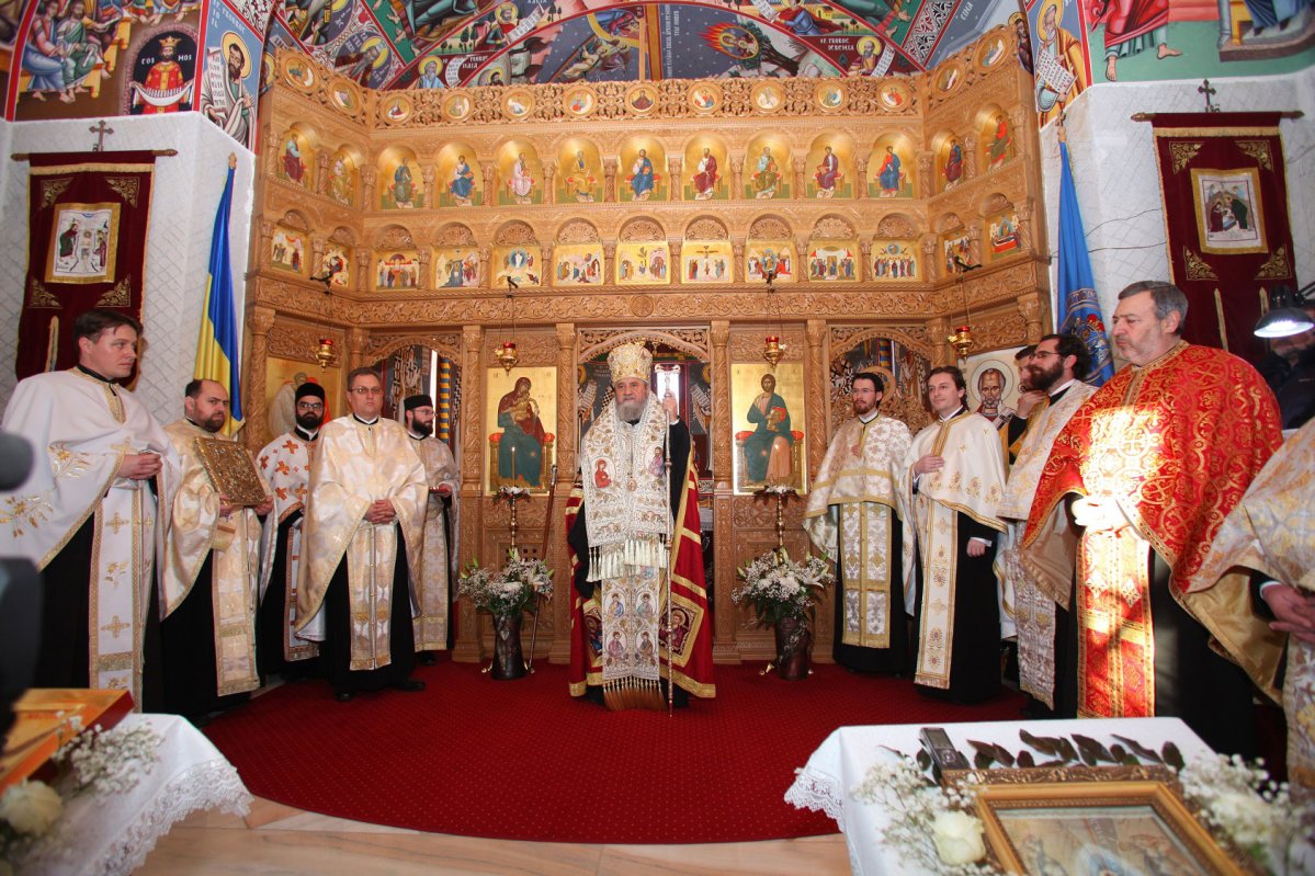 Slujiri arhiereşti în Duminica a 17-a după Rusalii 45384