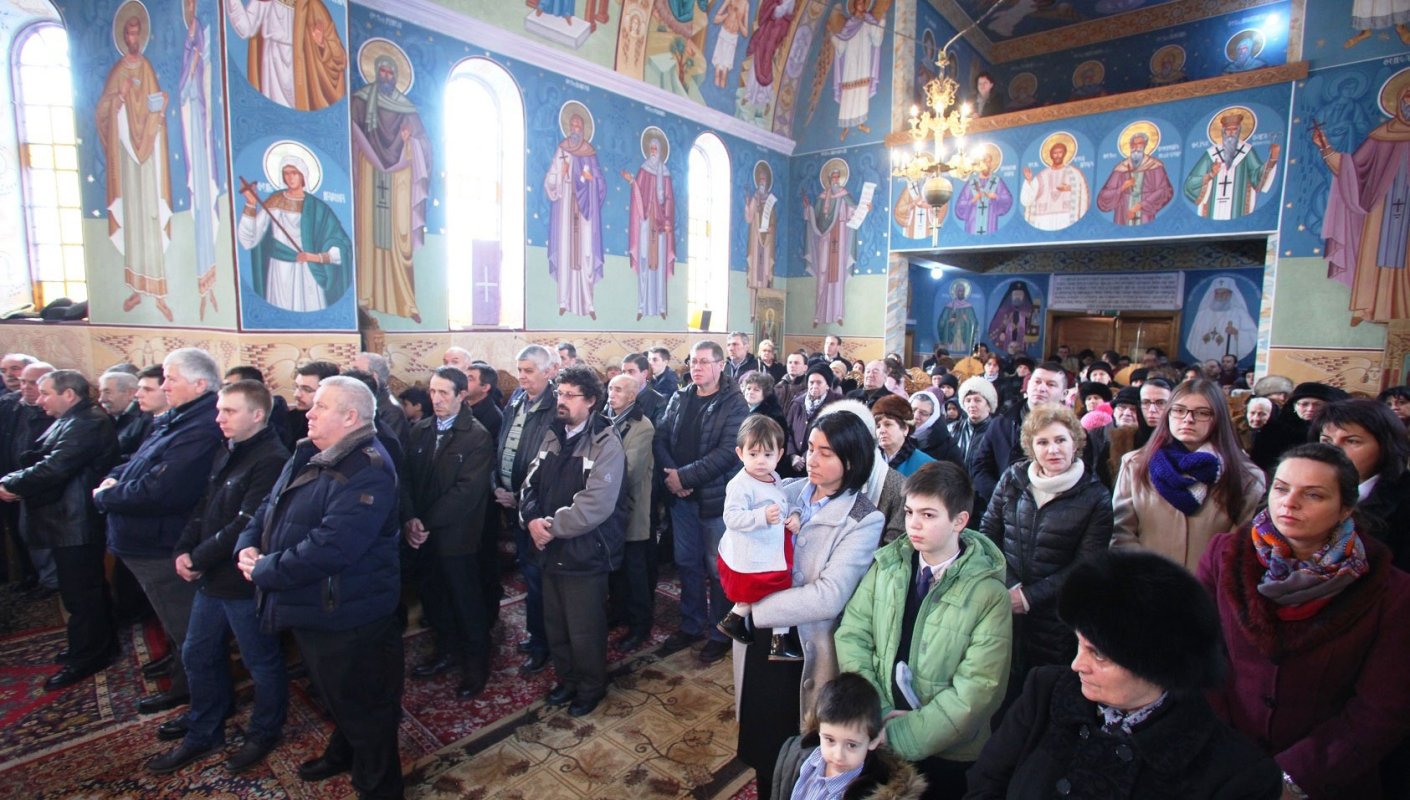 Slujiri arhiereşti în Duminica a 17-a după Rusalii 45392