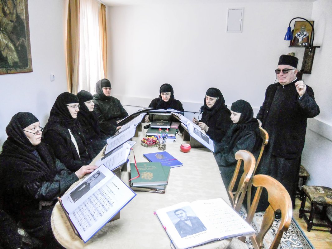 La Mănăstirea Râmeț, îngerii cântă cu maicile 45316