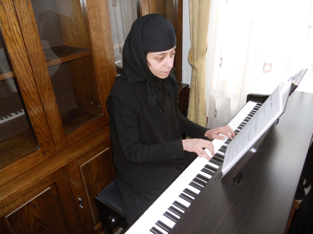 La Mănăstirea Râmeț, îngerii cântă cu maicile 45317