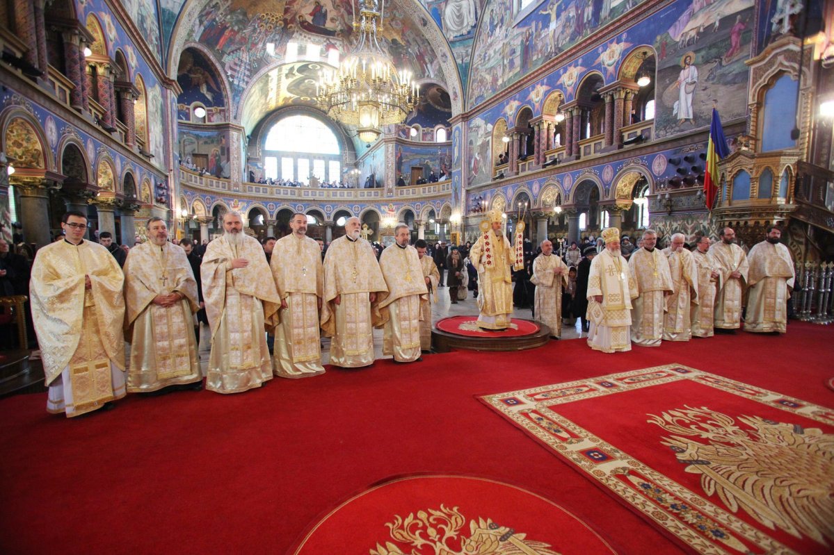 Sărbătoarea Sfinţilor Trei Ierarhi în biserici şi şcoli teologice 45288