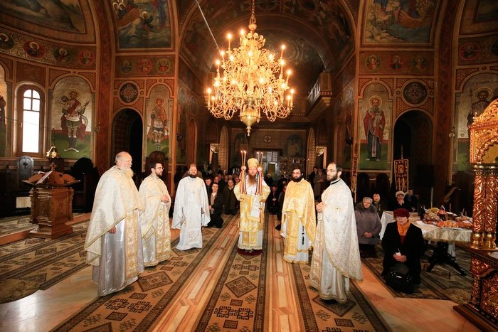 Sărbătoarea Sfinţilor Trei Ierarhi în biserici şi şcoli teologice 45295