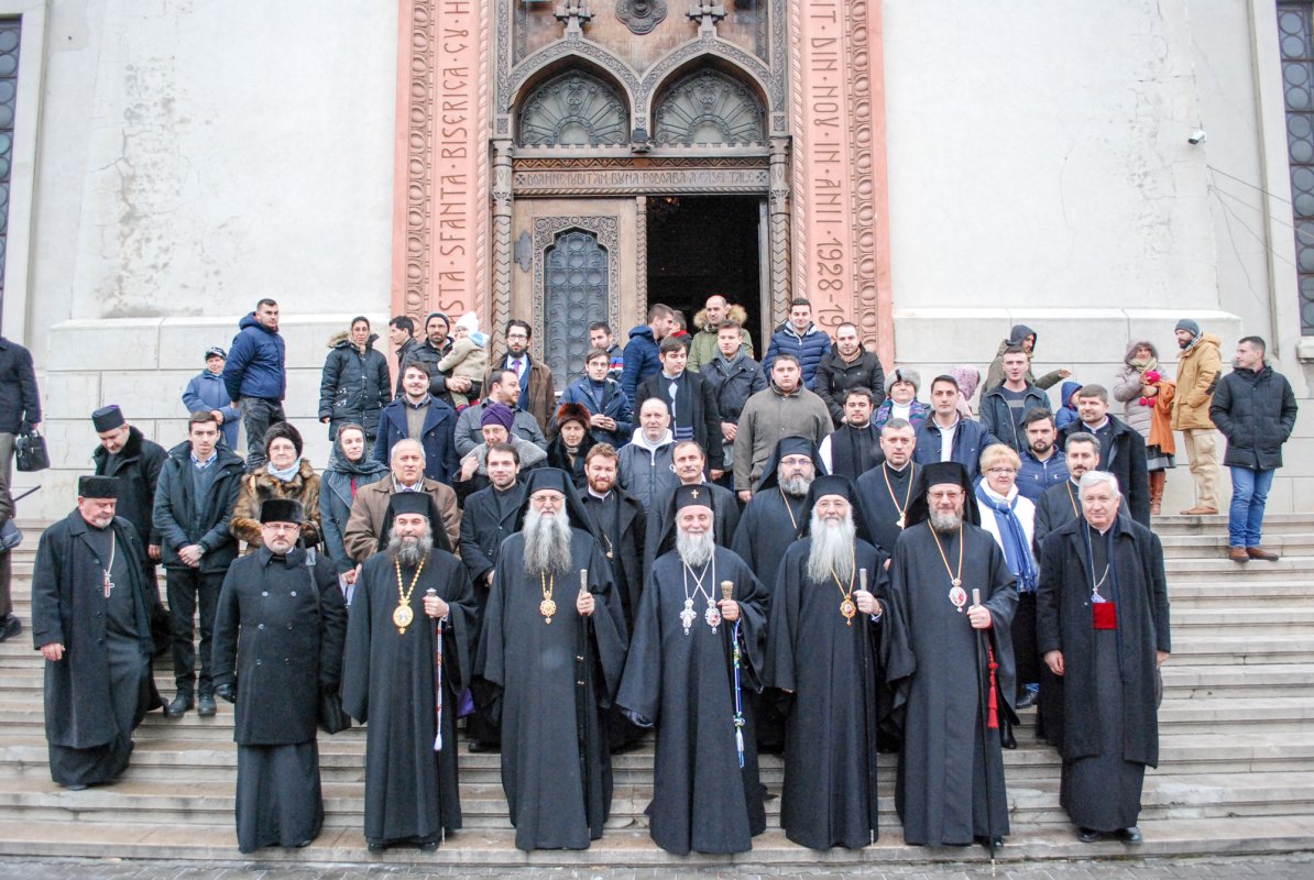 Sfinţii Trei Ierarhi, prăznuiţi în Cetatea Băniei 45301