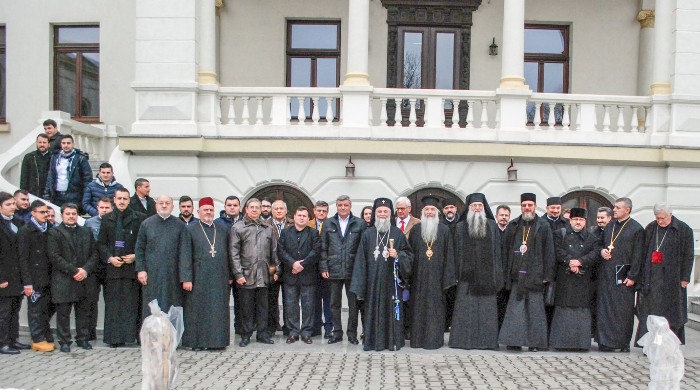 Sfinţii Trei Ierarhi, prăznuiţi în Cetatea Băniei 45302