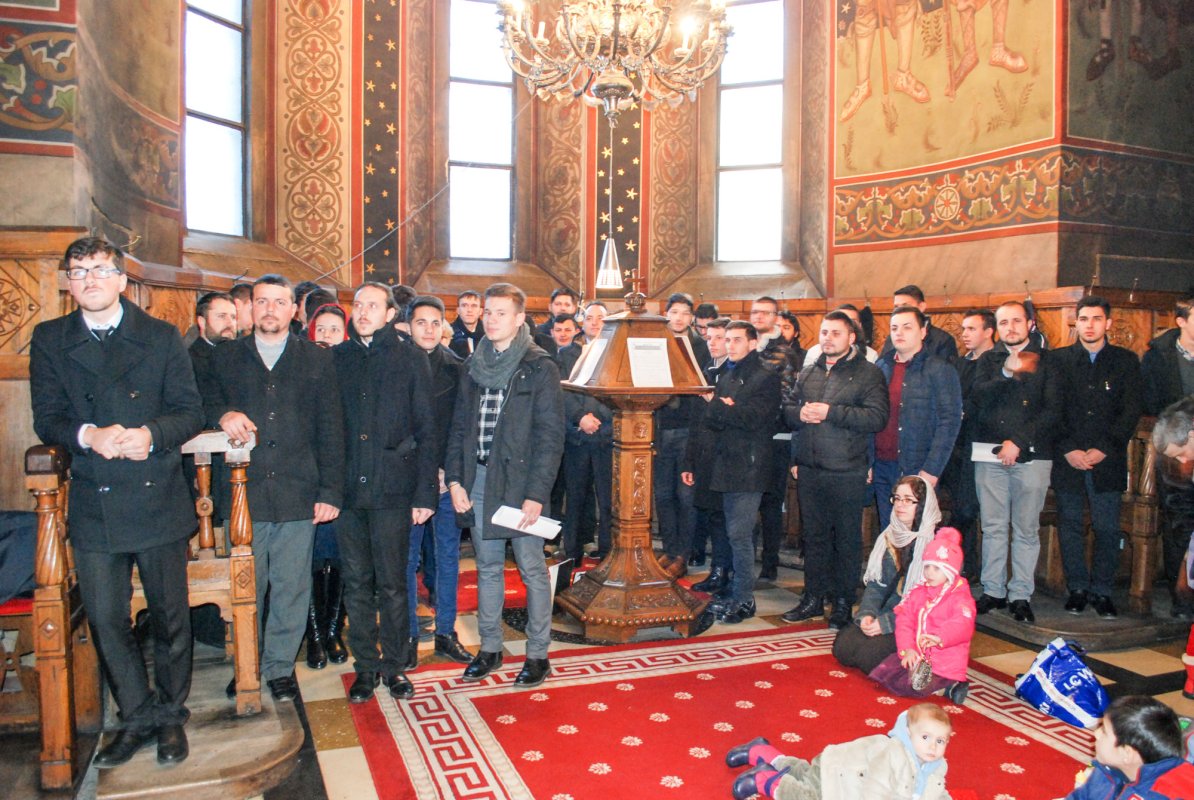 Sfinţii Trei Ierarhi, prăznuiţi în Cetatea Băniei 45303