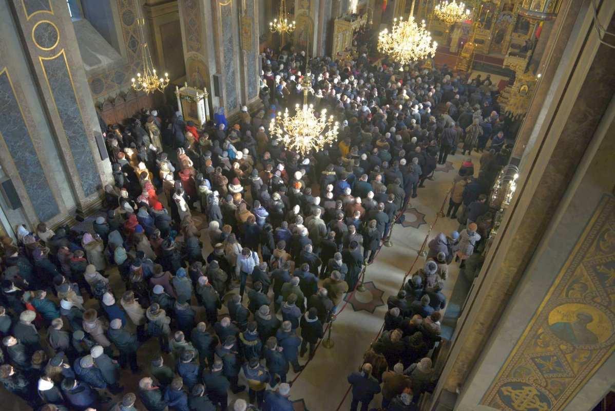 Patru ierarhi, la hramul istoric al Catedralei Mitropolitane din Iaşi 45134