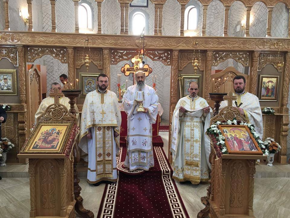 Slujiri arhiereşti şi hramuri la Întâmpinarea Domnului        45081
