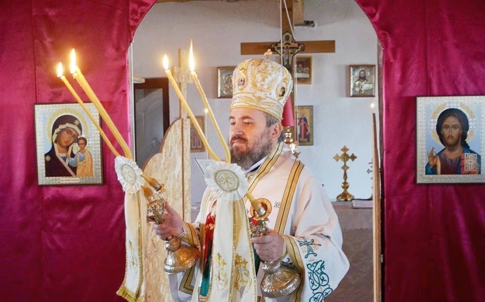 Slujiri arhiereşti şi hramuri la Întâmpinarea Domnului        45082