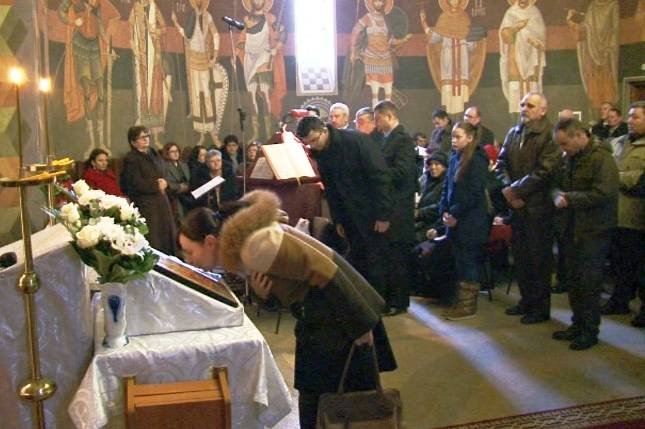 Slujiri arhiereşti şi hramuri la Întâmpinarea Domnului        45084