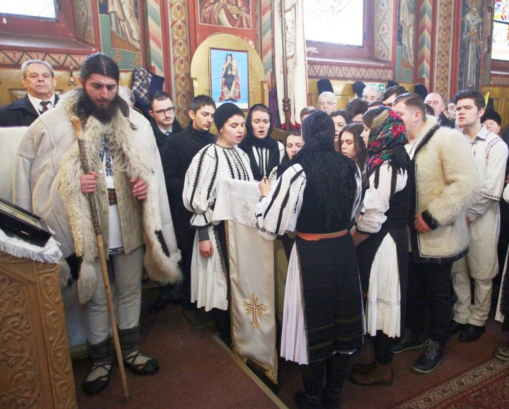 Slujiri arhiereşti şi hramuri la Întâmpinarea Domnului        45087