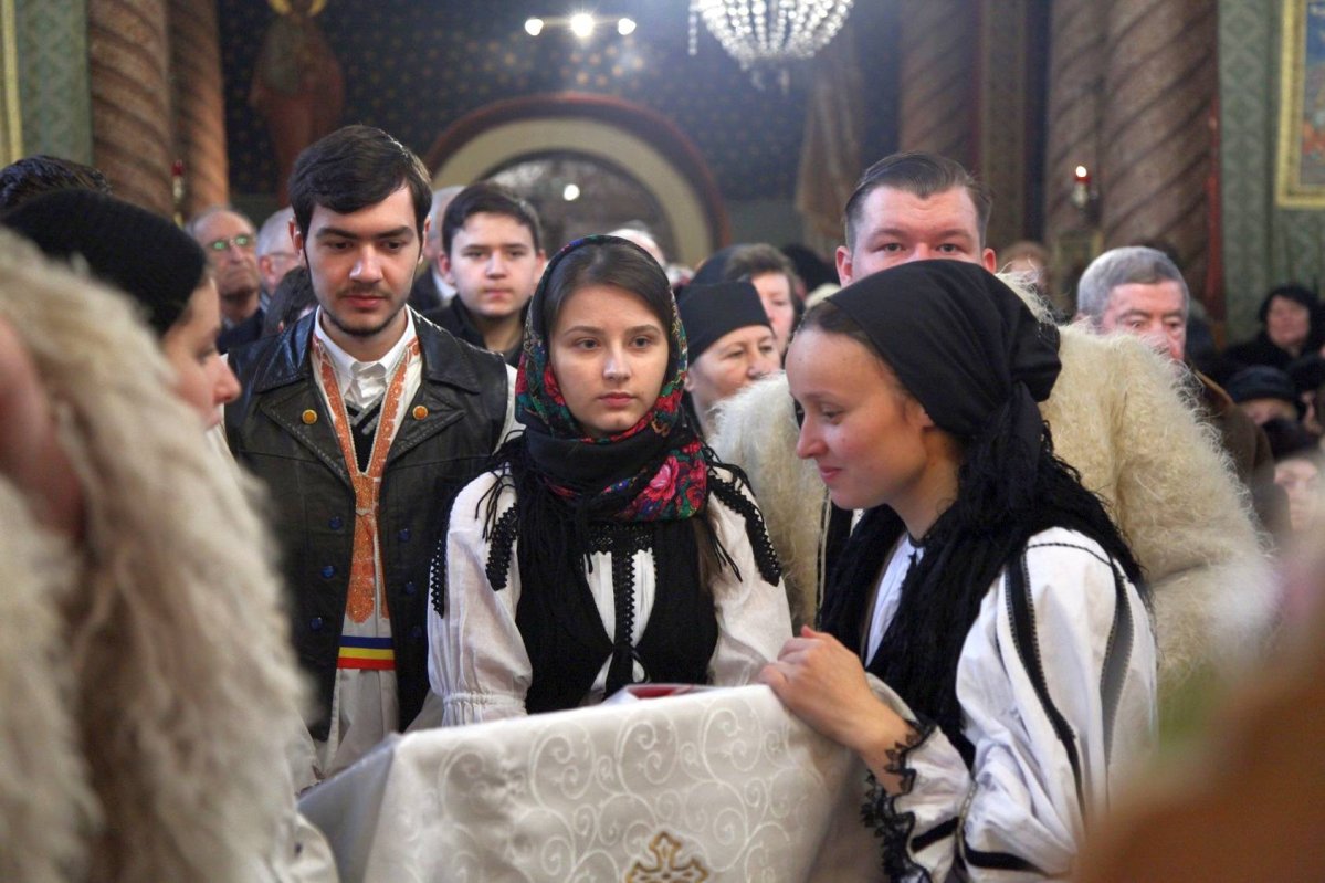 Slujiri arhiereşti şi hramuri la Întâmpinarea Domnului        45088