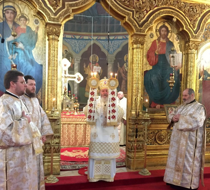 Slujiri arhiereşti şi hramuri la Întâmpinarea Domnului        45092