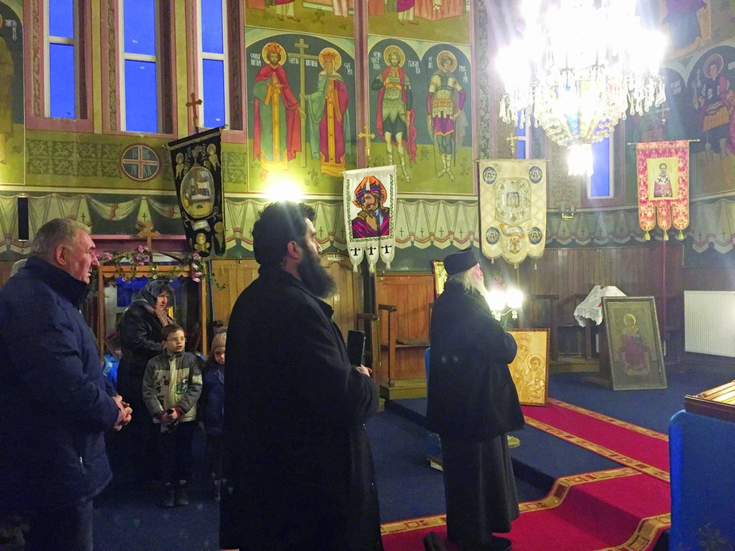 Vizite pastorale și slujiri arhierești în Banat 45105