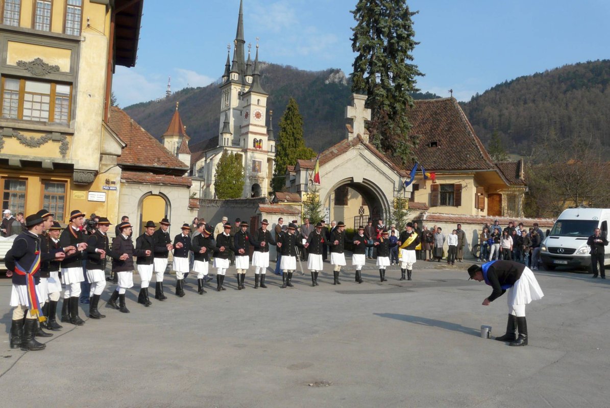 Meșteșuguri și obiceiuri uitate, actualizate de Junii Brașovului 45043