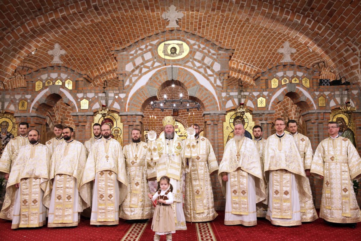 Slujiri arhiereşti în Duminica Vameşului şi a Fariseului 44970