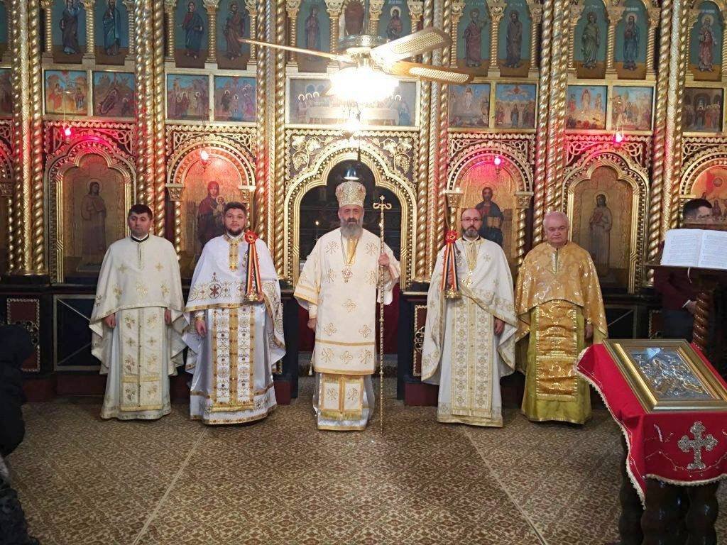 Slujiri arhiereşti în Duminica Vameşului şi a Fariseului 44971