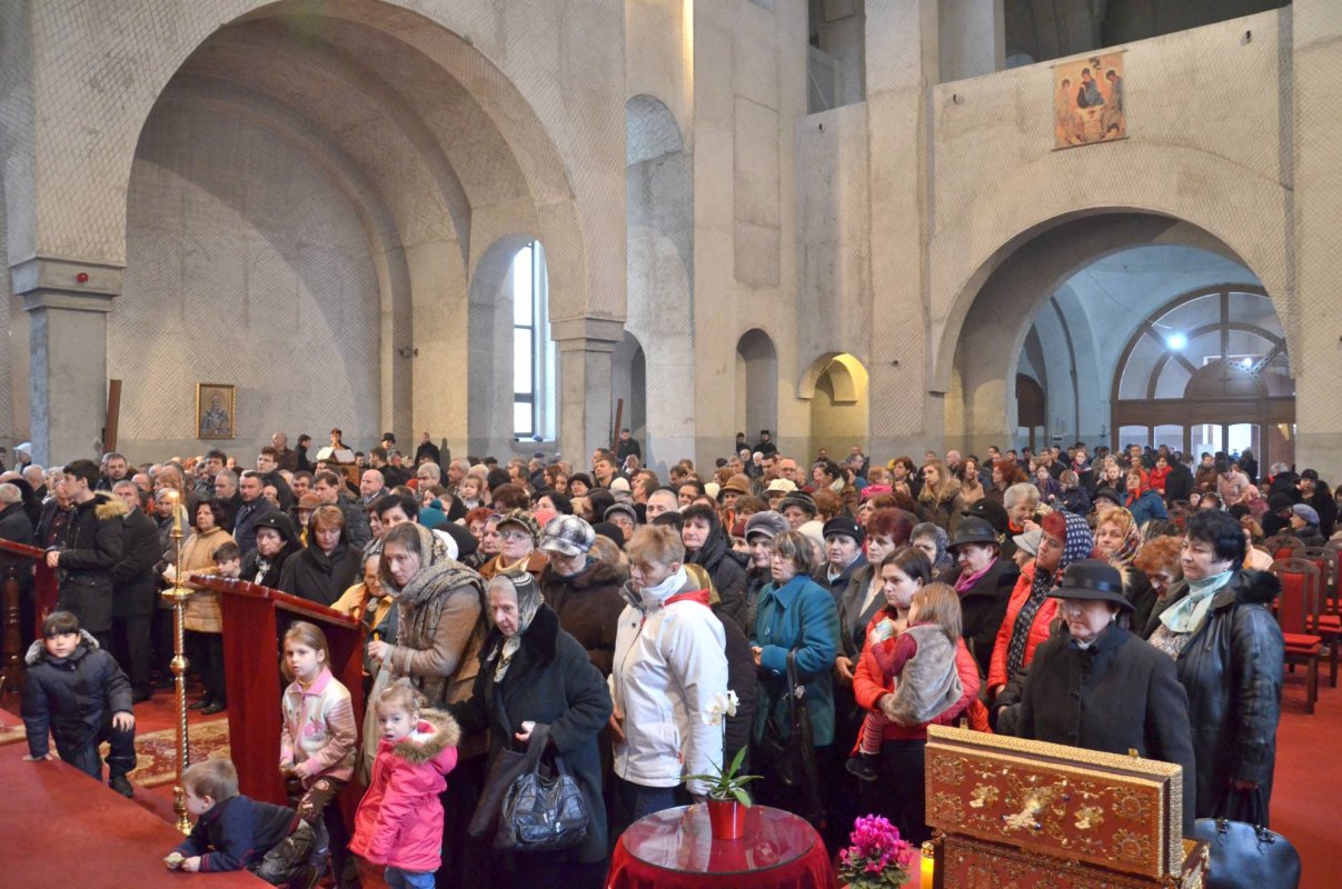 Slujiri arhiereşti în Duminica Vameşului şi a Fariseului 44976