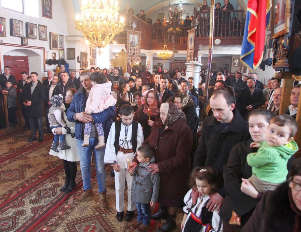 Slujiri arhiereşti în Duminica Vameşului şi a Fariseului 44977