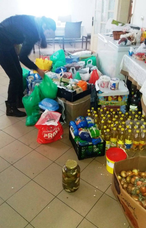 Ajutor oferit de sibienii din Bogatu Român copiilor de la Podu Coşnei     44934