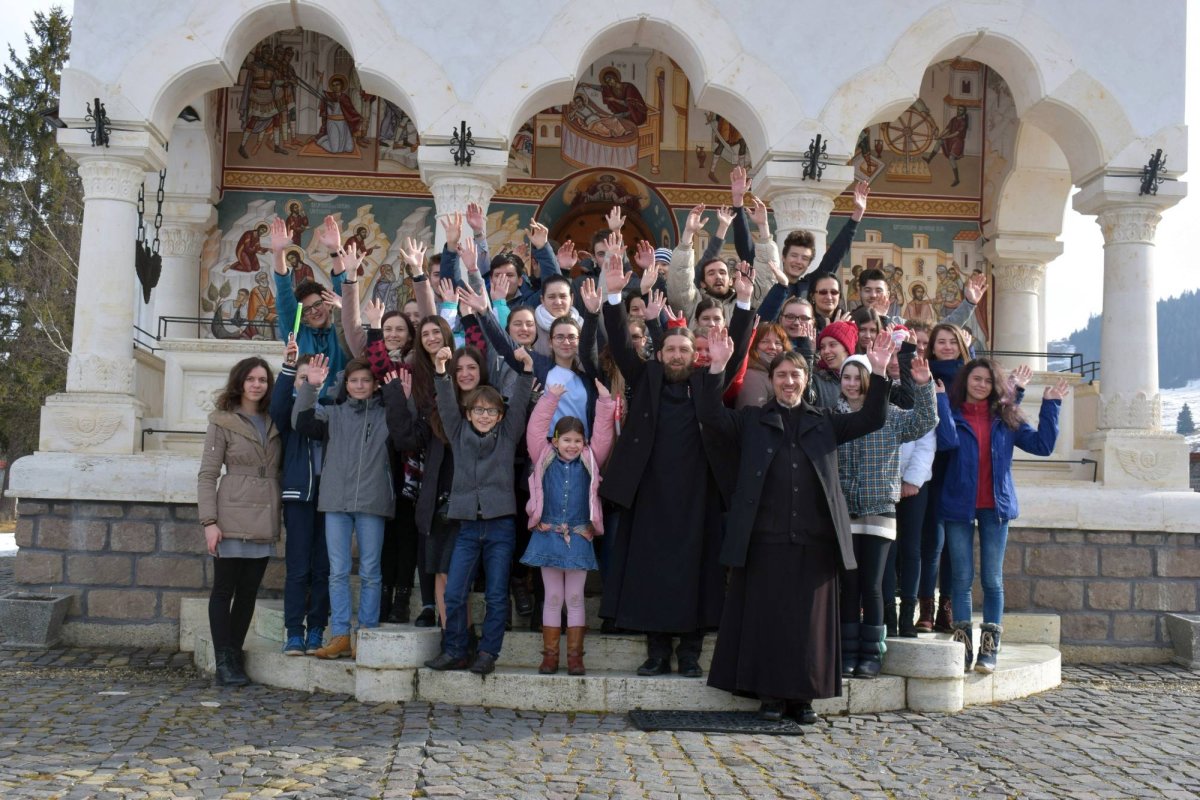 Credință și istorie la Izvoru Mureșului 44945