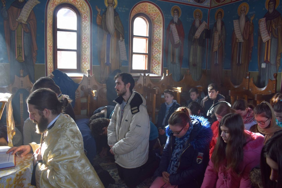 Credință și istorie la Izvoru Mureșului 44948