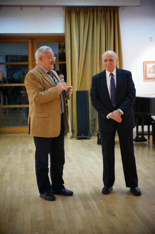 „Partituri arhitecturale” în tuş şi acuarelă 44905